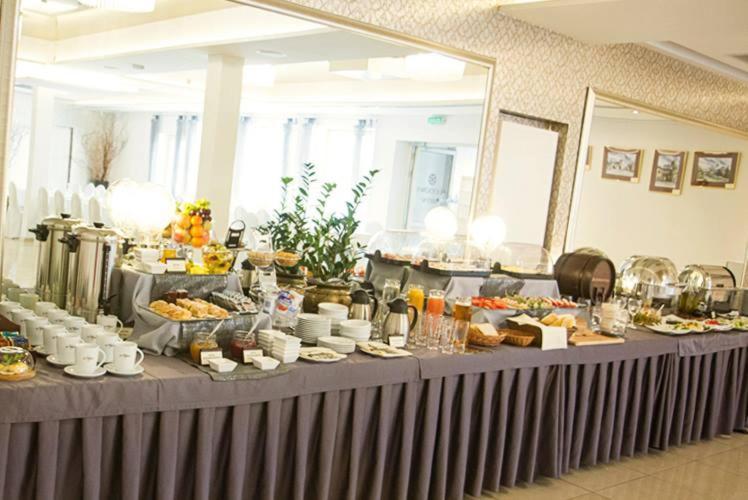 Hotel Miodowy Mlyn โอปาตูฟ ภายนอก รูปภาพ