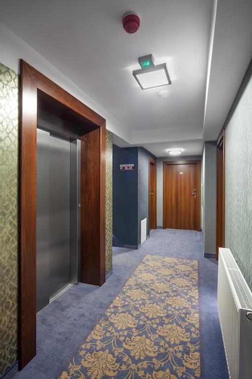 Hotel Miodowy Mlyn โอปาตูฟ ภายนอก รูปภาพ